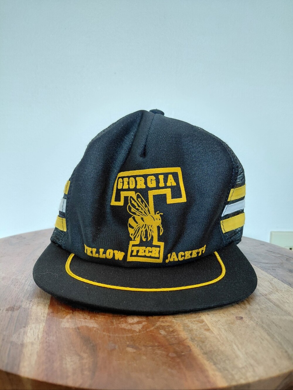 VINTAGE 80's Georgia Tech Yellow Jacket Retro Logo NCAA College Sports Trucker H
